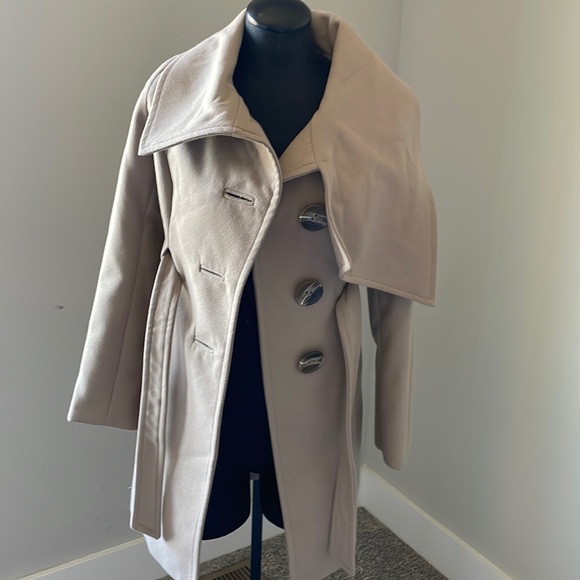 Jessica Simpson coat